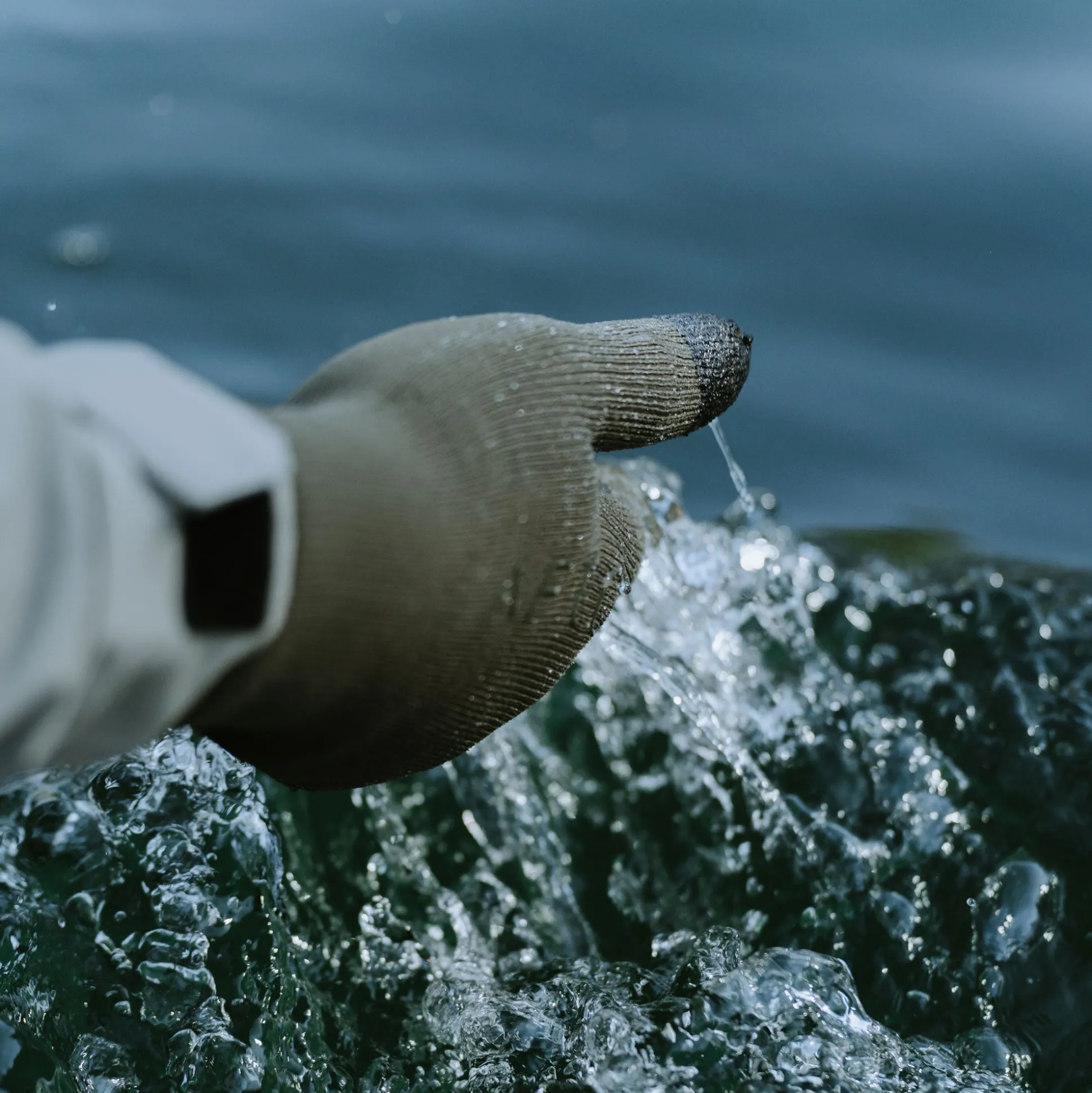Breakwater Waterproof Fishing Gloves| AFTCO