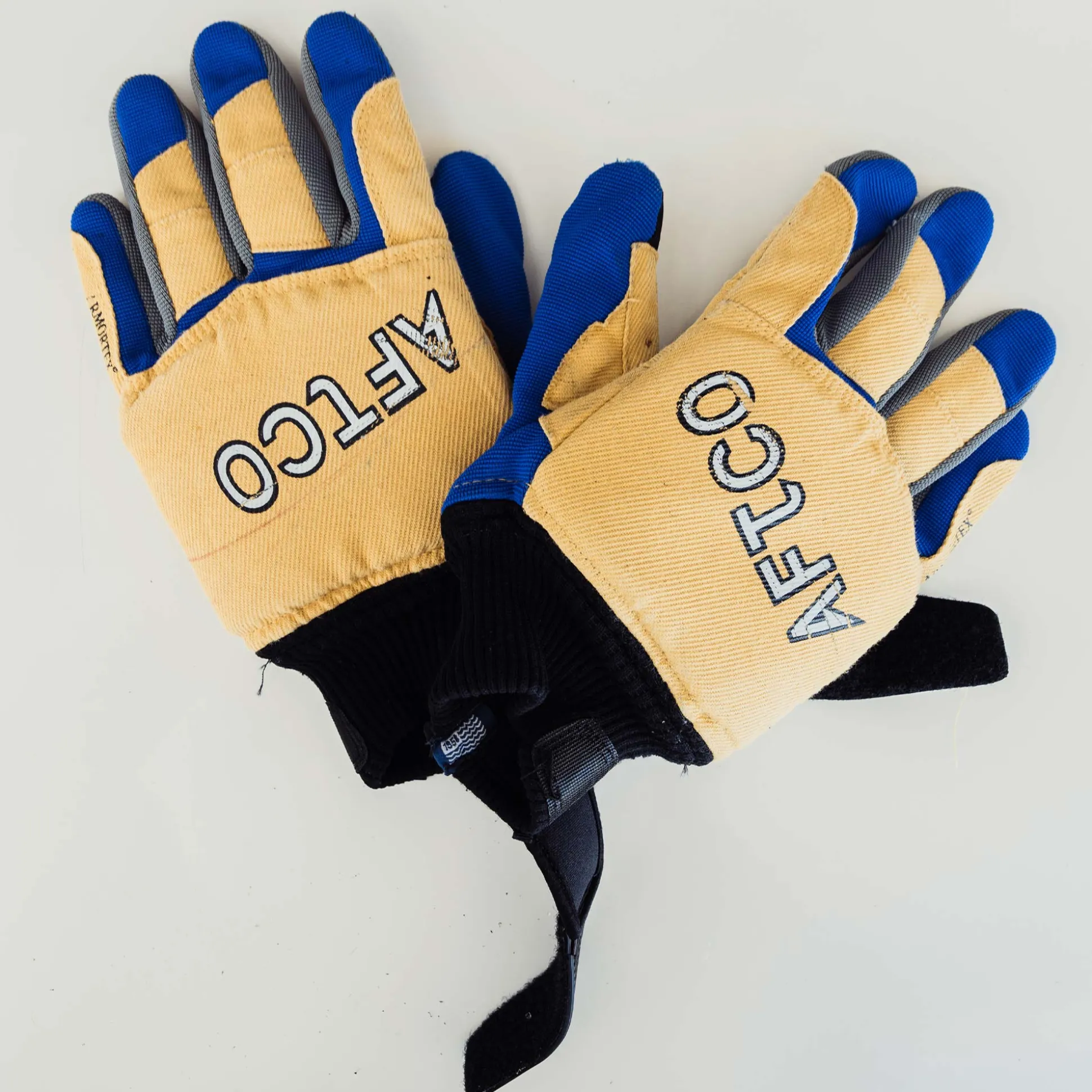 Wire Max Salt Water Fishing Glove